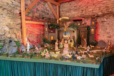 Dorfadventskalender an der Krippe